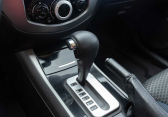 Подержанный автомобиль Ford Escape 2008 года (14 фото)