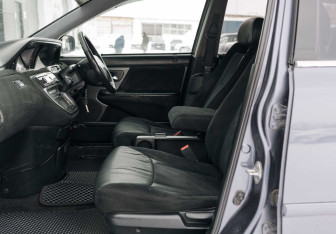 Подержанный автомобиль Honda Avancier Wagon 2001 года (18 фото)