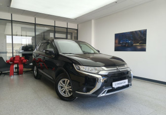Подержанный автомобиль Mitsubishi Outlander 2021 года (3 фото)