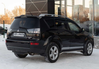 Подержанный автомобиль Mitsubishi Outlander 2007 года (5 фото)