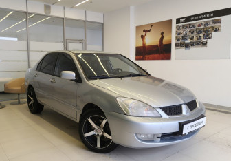 Подержанный автомобиль Mitsubishi Lancer Sedan 2006 года (4 фото)