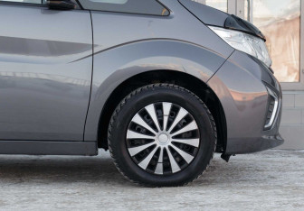 Подержанный автомобиль Honda Stepwgn 2016 года (9 фото)