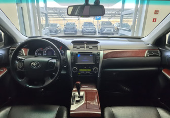 Подержанный автомобиль Toyota Camry Sedan 2013 года (8 фото)