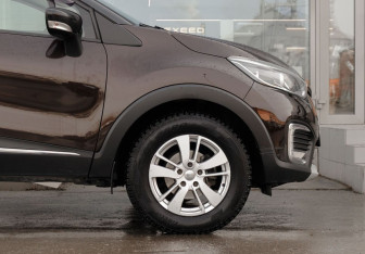 Подержанный автомобиль Renault Kaptur 2017 года (9 фото)