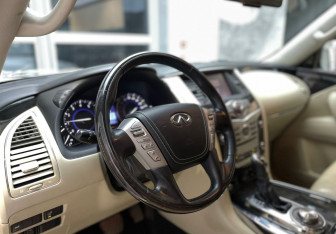 Подержанный автомобиль Infiniti QX80 2018 года (11 фото)