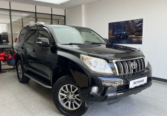 Подержанный автомобиль Toyota Land Cruiser Prado 2011 года (3 фото)