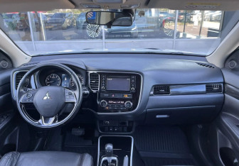 Подержанный автомобиль Mitsubishi Outlander 2017 года (9 фото)