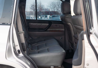 Подержанный автомобиль Toyota Land Cruiser Suv 2002 года (20 фото)