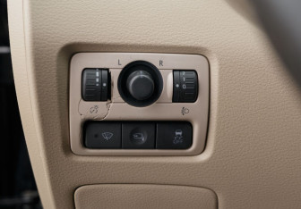 Подержанный автомобиль Subaru Tribeca 2007 года (17 фото)