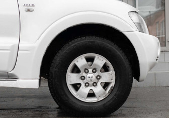 Подержанный автомобиль Mitsubishi Pajero 2003 года (9 фото)