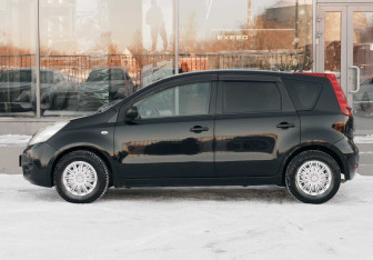 Подержанный автомобиль Nissan Note 2010 года (8 фото)