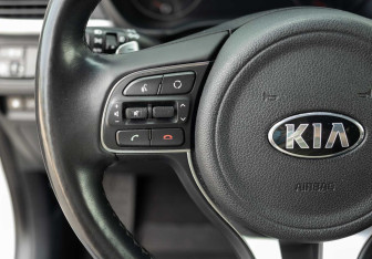 Подержанный автомобиль Kia Optima Sedan 2017 года (12 фото)