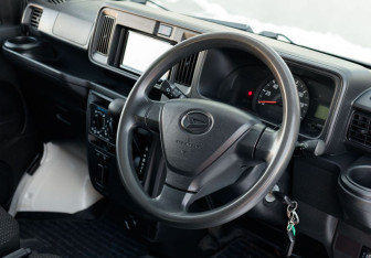 Подержанный автомобиль Daihatsu Hijet 2019 года (11 фото)