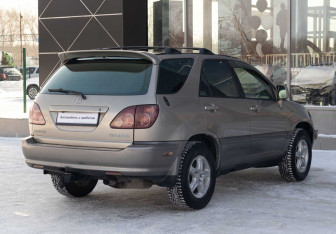 Подержанный автомобиль Lexus RX 2000 года (5 фото)