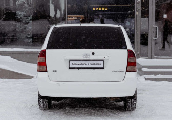 Подержанный автомобиль Toyota Corolla Wagon 2002 года (6 фото)