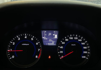 Подержанный автомобиль Hyundai Solaris Sedan 2015 года (14 фото)