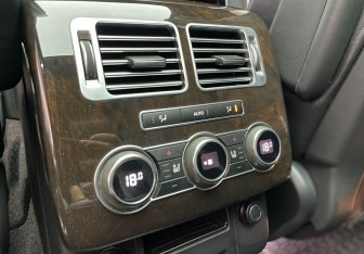 Подержанный автомобиль Land Rover Range Rover 2015 года (22 фото)