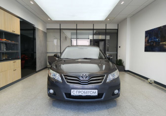 Подержанный автомобиль Toyota Camry Sedan 2010 года (2 фото)