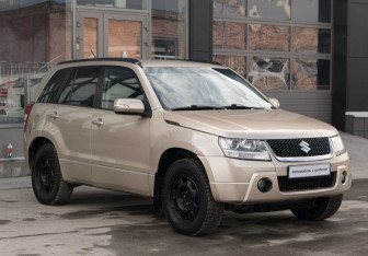 Подержанный автомобиль Suzuki Grand Vitara 2010 года (3 фото)