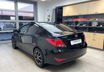 Подержанный автомобиль Hyundai Solaris Sedan 2015 года (7 фото)