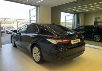 Подержанный автомобиль Toyota Camry Sedan 2019 года (6 фото)