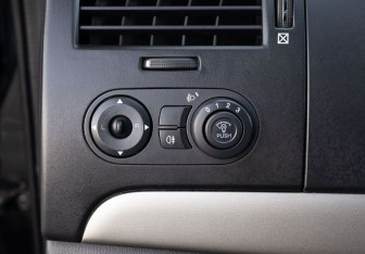 Подержанный автомобиль Chevrolet Epica 2010 года (17 фото)