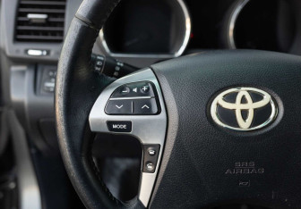 Подержанный автомобиль Toyota Highlander 2011 года (12 фото)
