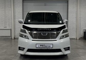 Подержанный автомобиль Toyota Vellfire 2008 года (3 фото)