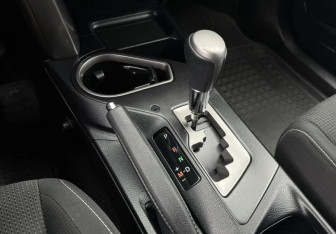 Подержанный автомобиль Toyota RAV4 2018 года (15 фото)