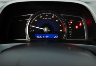 Подержанный автомобиль Honda Civic Sedan 2006 года (12 фото)