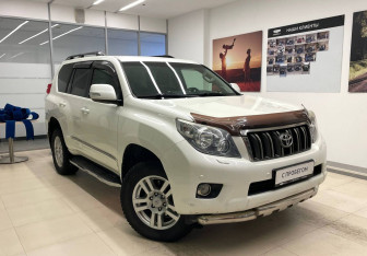 Подержанный автомобиль Toyota Land Cruiser Prado 2011 года (4 фото)