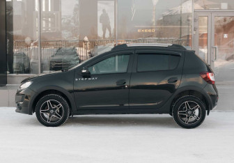 Подержанный автомобиль Renault Sandero 2016 года (8 фото)