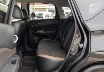 Подержанный автомобиль Nissan Note 2017 года (18 фото)