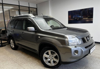 Подержанный автомобиль Nissan X-Trail 2010 года (3 фото)