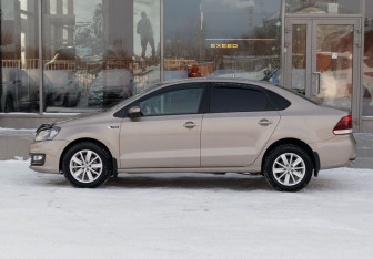 Подержанный автомобиль Volkswagen Polo Sedan 2019 года (8 фото)