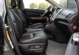 Подержанный автомобиль Lexus RX 2007 года (20 фото)
