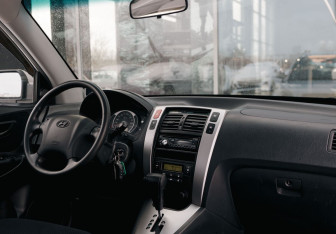 Подержанный автомобиль Hyundai Tucson 2007 года (10 фото)