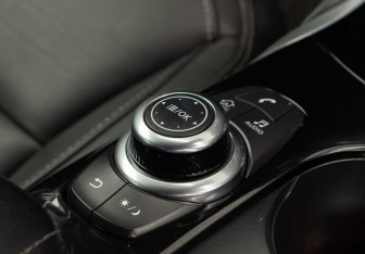 Подержанный автомобиль Infiniti QX30 2018 года (18 фото)