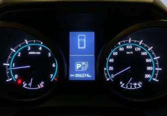 Подержанный автомобиль Toyota Land Cruiser Prado 2010 года (9 фото)