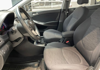 Подержанный автомобиль Hyundai Solaris Sedan 2015 года (10 фото)