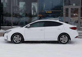 Подержанный автомобиль Hyundai Elantra Sedan 2019 года (8 фото)