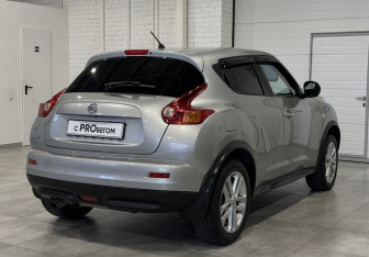 Подержанный автомобиль Nissan Juke 2012 года (6 фото)