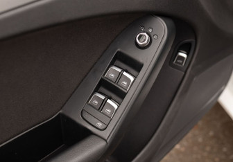 Подержанный автомобиль Audi A4 Sedan 2012 года (20 фото)