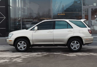 Подержанный автомобиль Lexus RX 2000 года (8 фото)