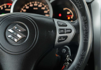 Подержанный автомобиль Suzuki Grand Vitara 2011 года (12 фото)