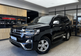 Подержанный автомобиль Toyota Land Cruiser Suv 2014 года (1 фото)