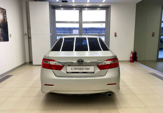Подержанный автомобиль Toyota Camry Sedan 2013 года (5 фото)