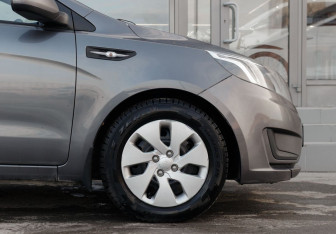 Подержанный автомобиль Kia Rio Sedan 2013 года (9 фото)