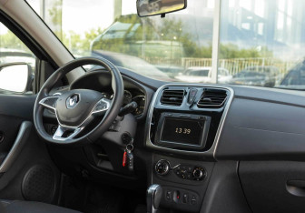 Подержанный автомобиль Renault Sandero 2021 года (17 фото)