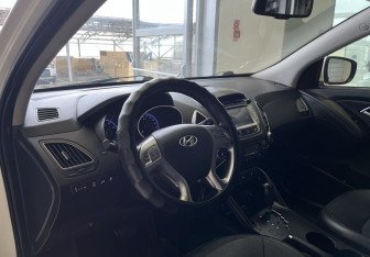 Подержанный автомобиль Hyundai ix35 2012 года (12 фото)